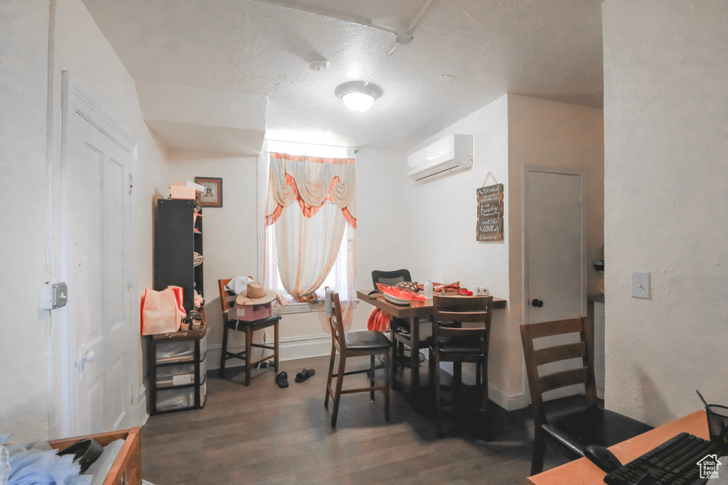 Photo 6 for MLS #2119766 at 255 E 27th St