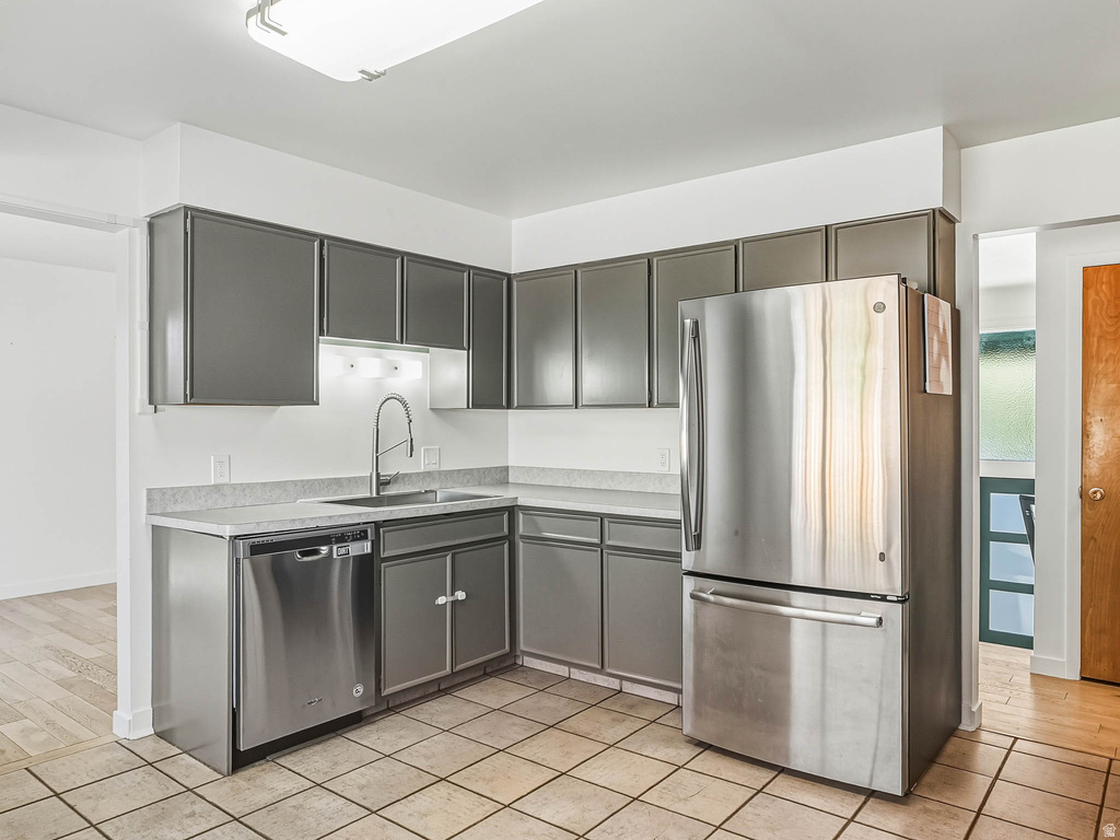 2036 E HIGHLAND VIEW CIR Salt Lake City, UT 84109