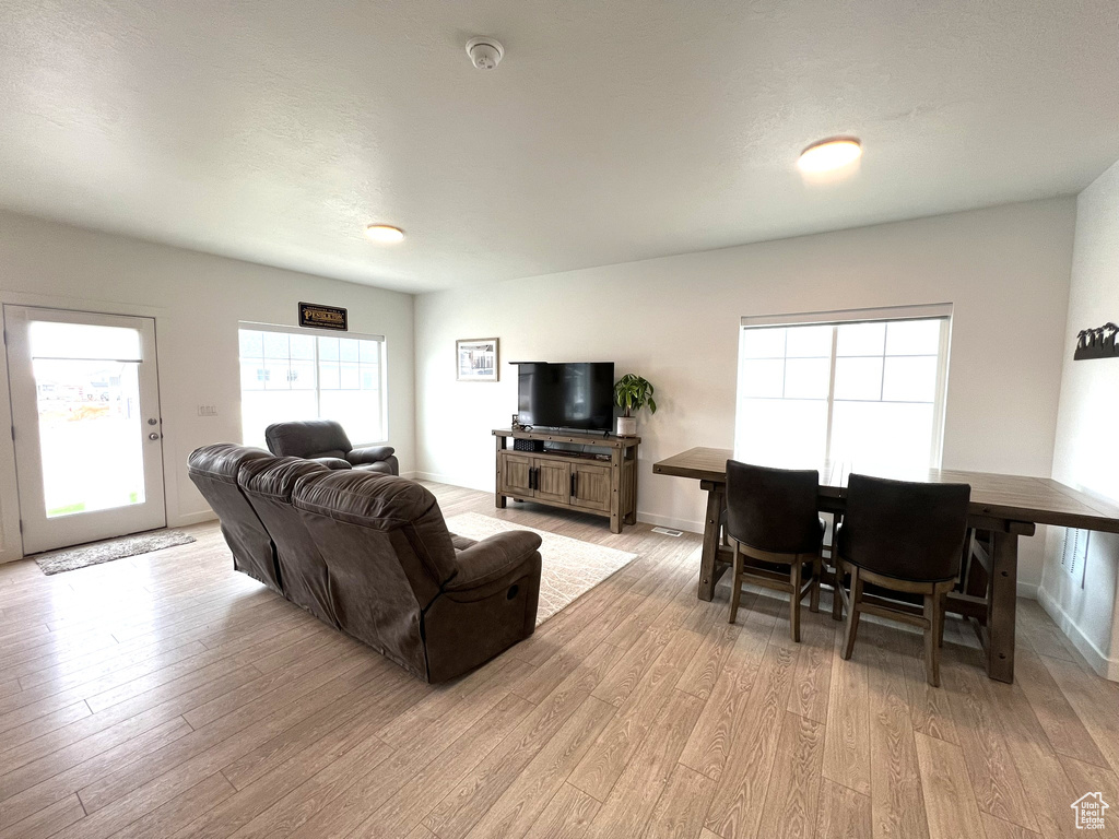 Photo 8 for MLS #2119815 at 424 W Domain Ln