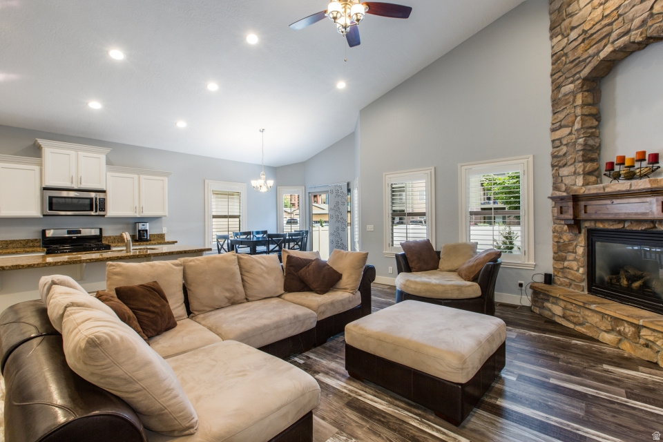 11173 S ASPEN PEAK DR South Jordan, UT 84095