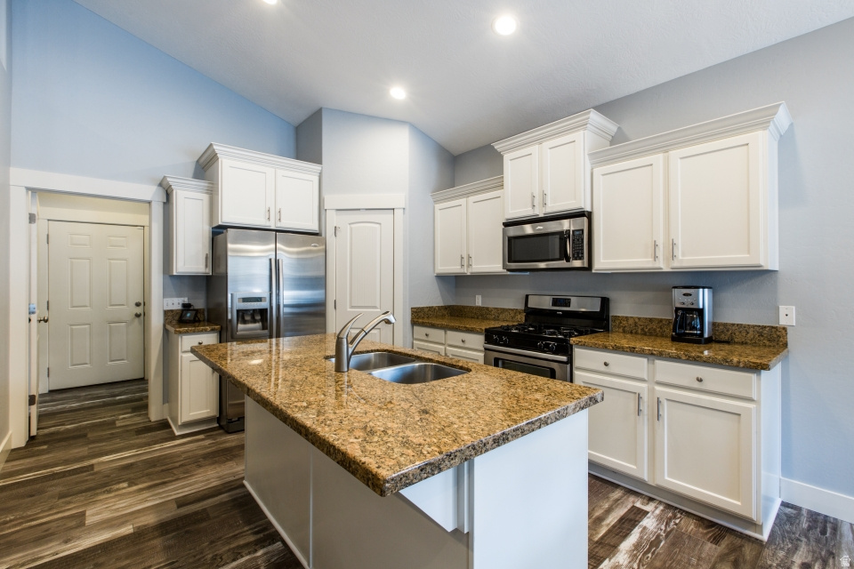 11173 S ASPEN PEAK DR South Jordan, UT 84095