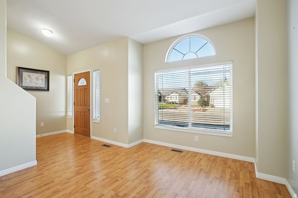 Photo 3 for MLS #2119835 at 876 N Fox Run Dr