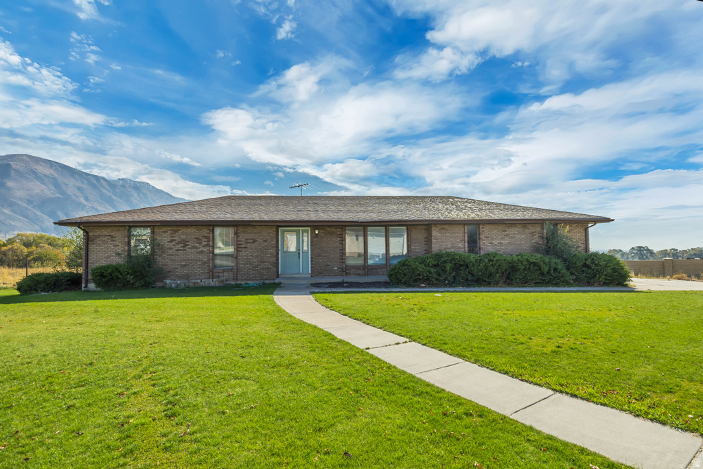 Photo 2 for MLS #2119848 at 5423 W Pebble Ln