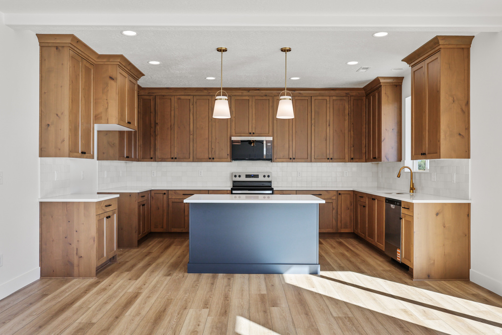 1701 W ROSS RD Syracuse, UT 84075