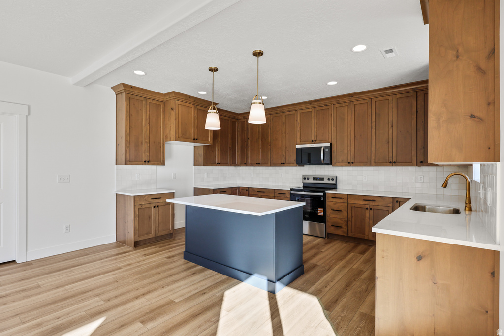 1701 W ROSS RD Syracuse, UT 84075