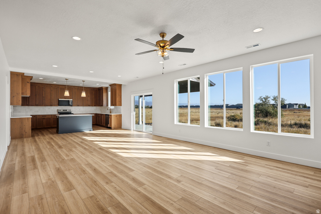 1701 W ROSS RD Syracuse, UT 84075