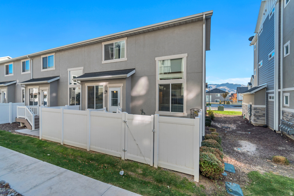 1758 W NEWCASTLE LN Saratoga Springs, UT 84045