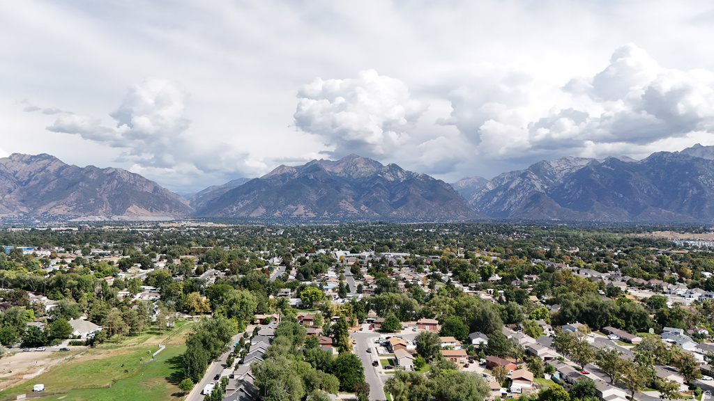 144 E CHAMBORD CT Sandy, UT 84070