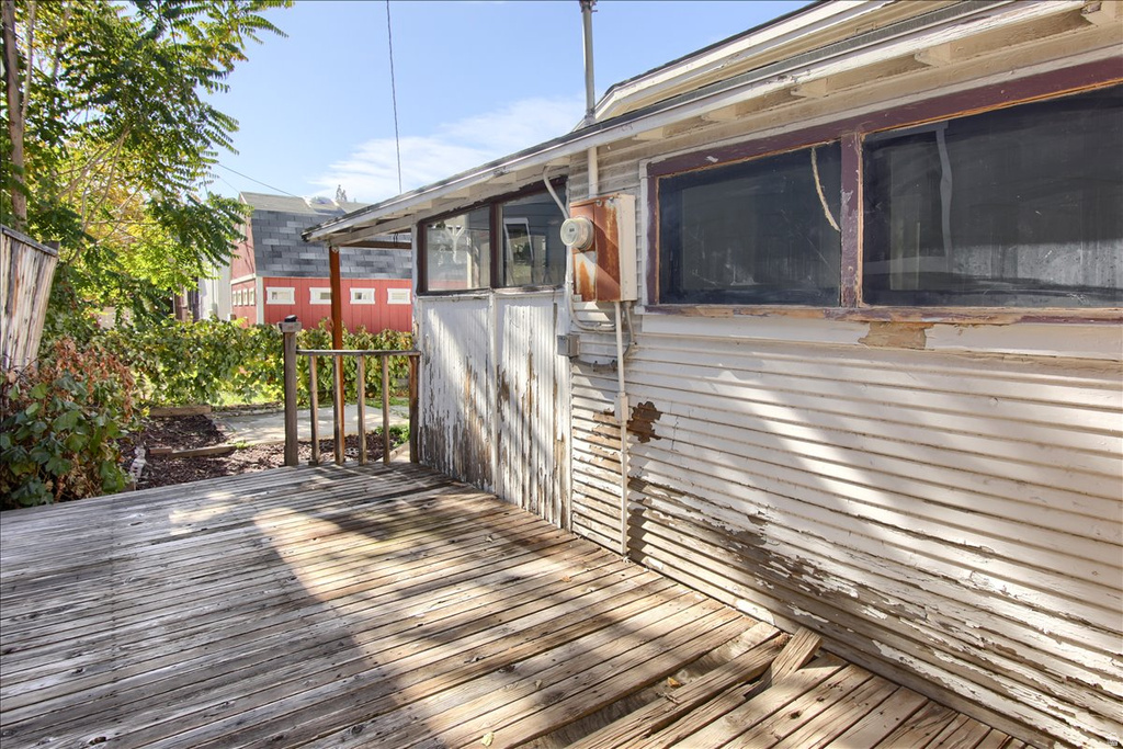 Photo 15 for MLS #2119975 at 863 S Lake St