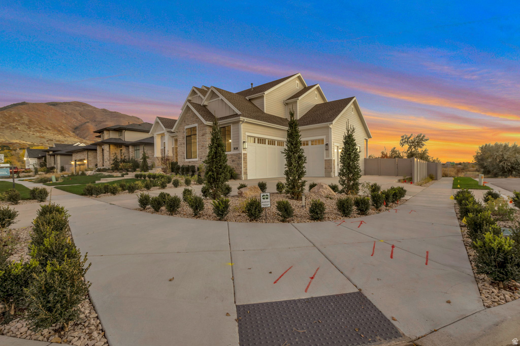 695 W HIDDEN FARM DR Farmington, UT 84025