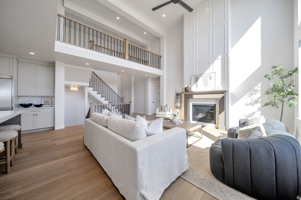 695 W HIDDEN FARM DR Farmington, UT 84025