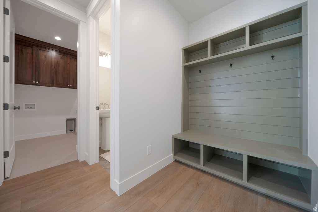 695 W HIDDEN FARM DR Farmington, UT 84025