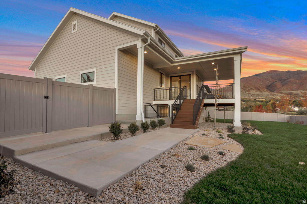 695 W HIDDEN FARM DR Farmington, UT 84025