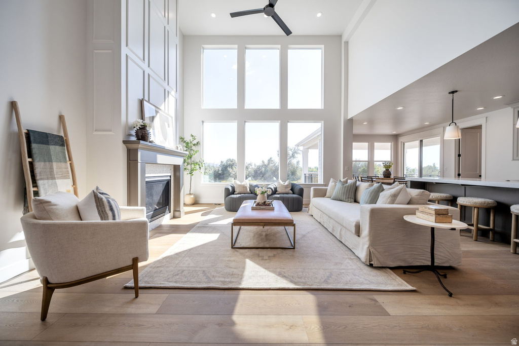 695 W HIDDEN FARM DR Farmington, UT 84025