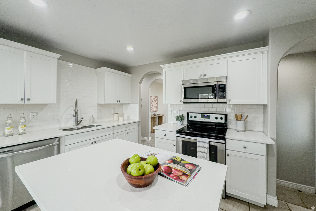 8696 W HELEN DR Magna, UT 84044