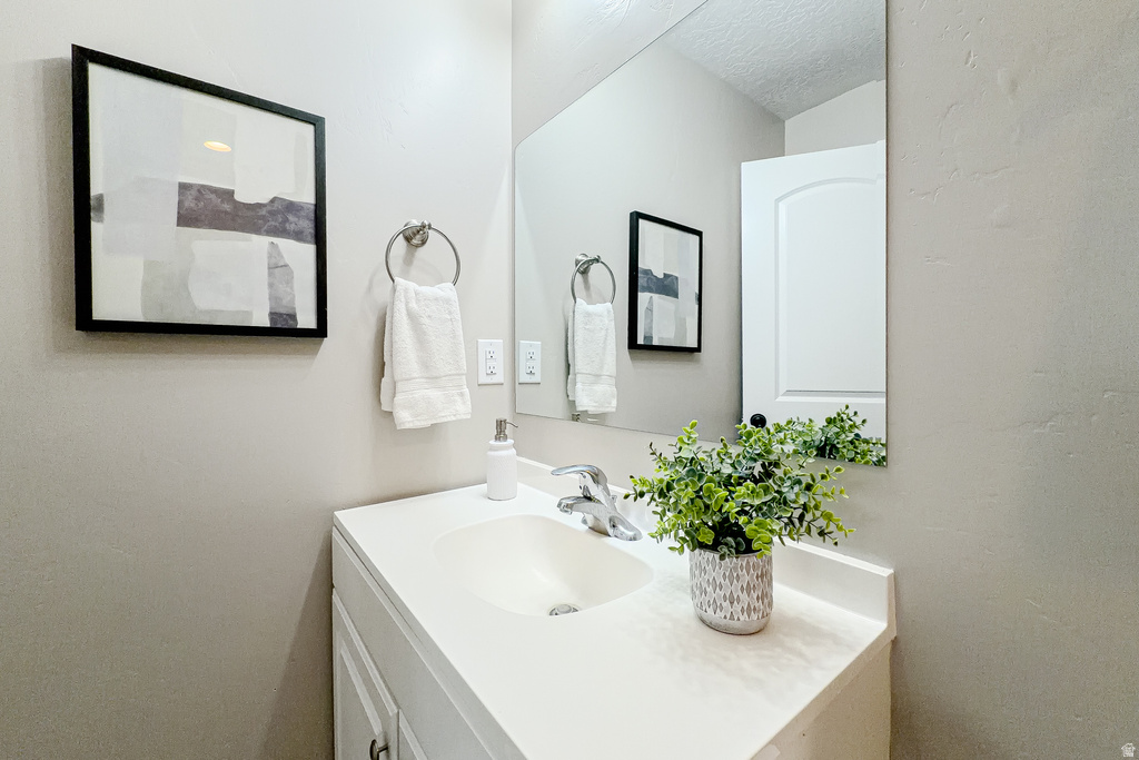 8696 W HELEN DR Magna, UT 84044