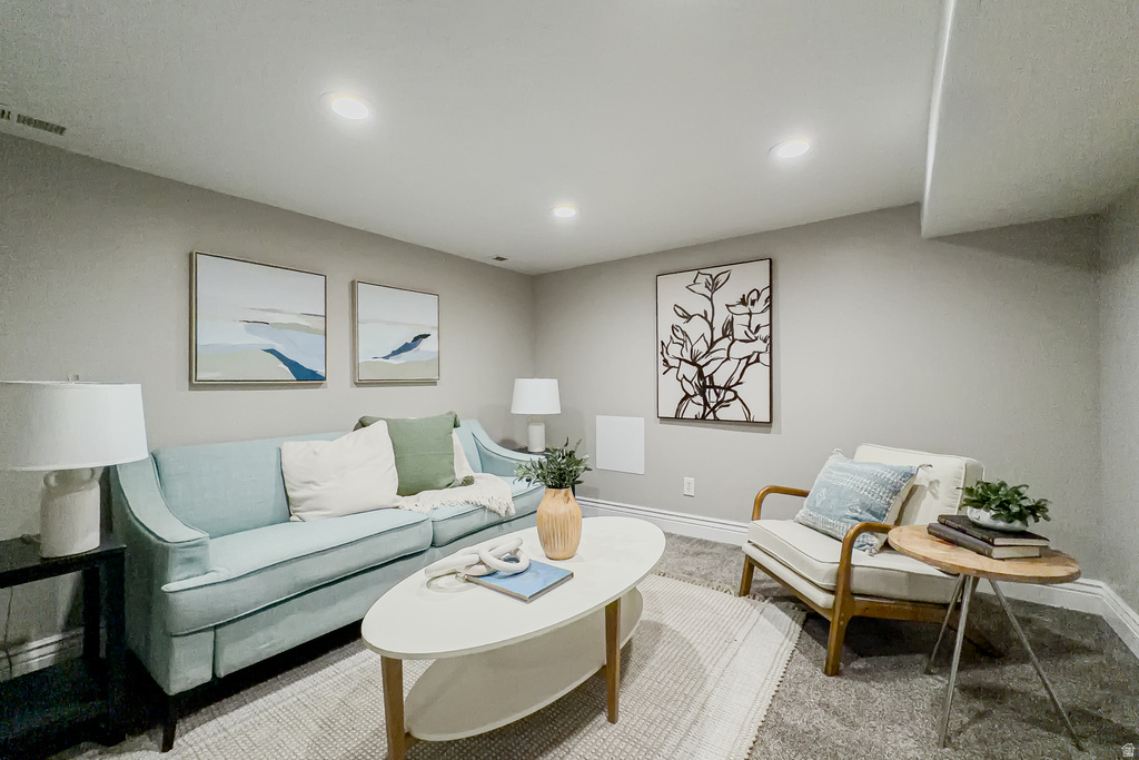 8696 W HELEN DR Magna, UT 84044