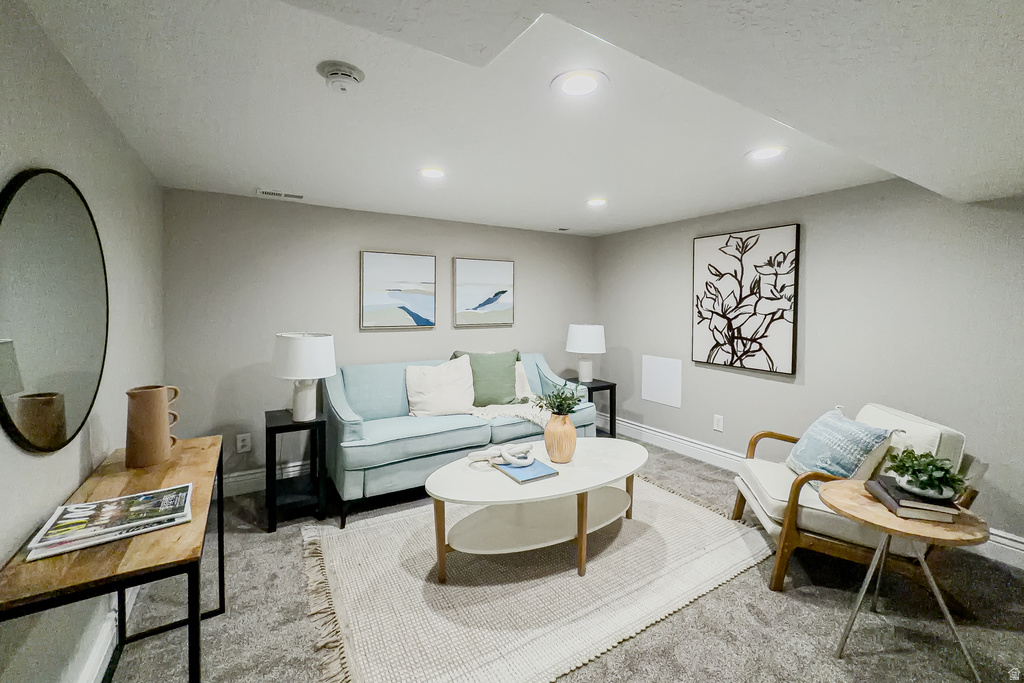 8696 W HELEN DR Magna, UT 84044