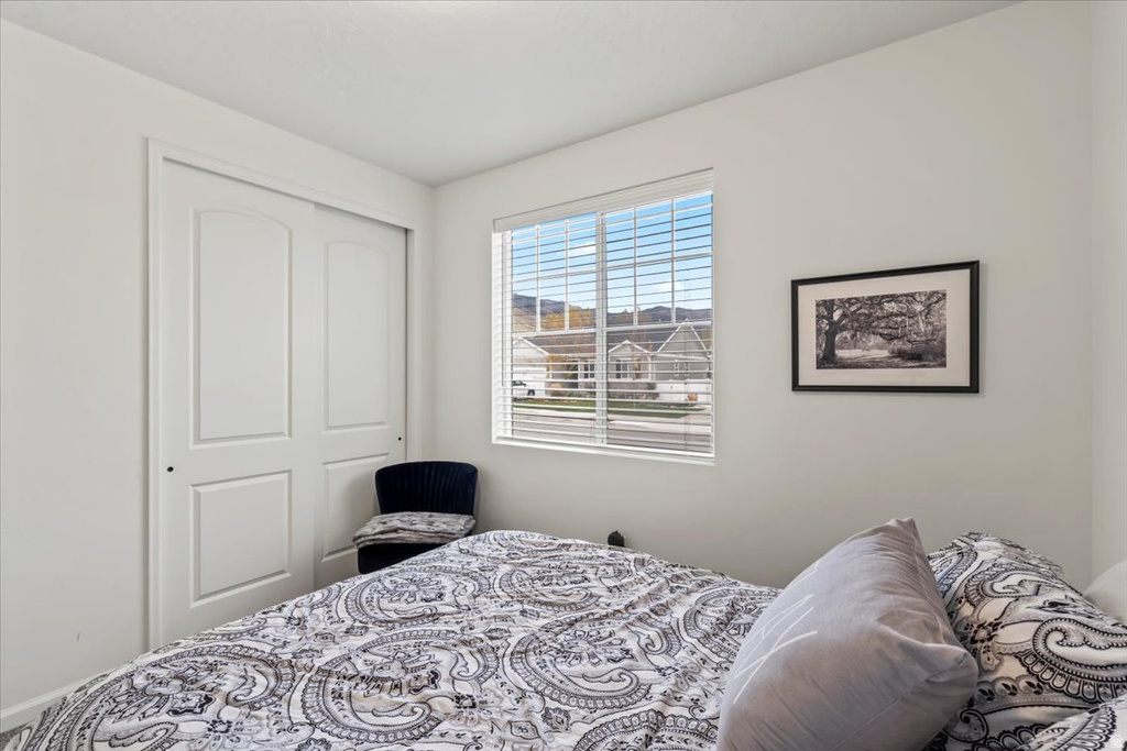 1887 E ROCK HOLLOW RD Lake Point, UT 84074