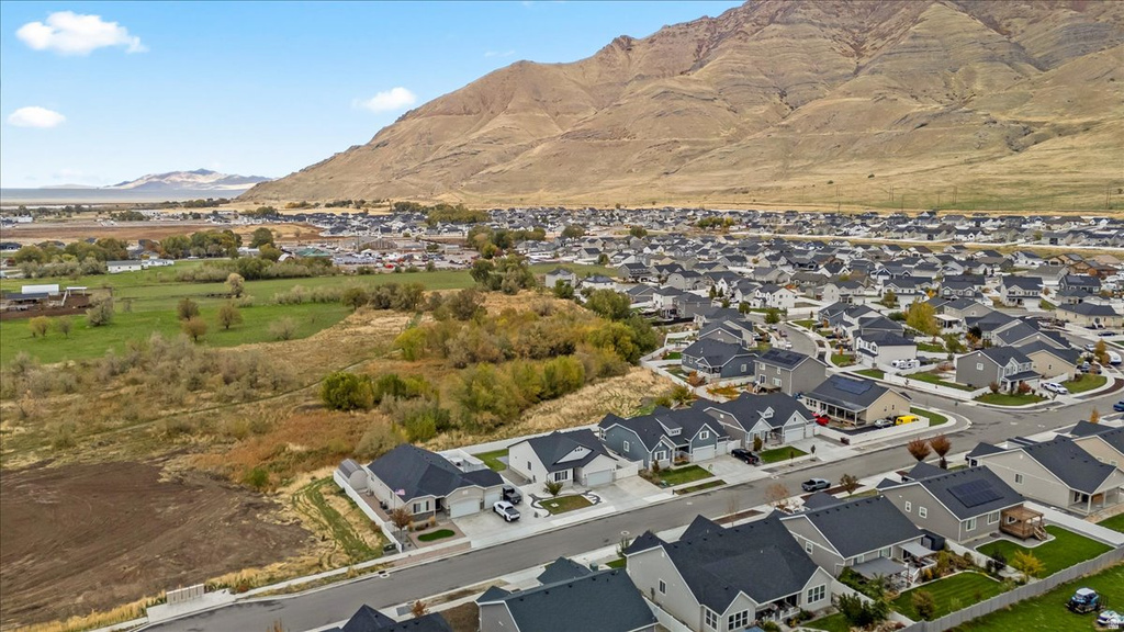 1887 E ROCK HOLLOW RD Lake Point, UT 84074