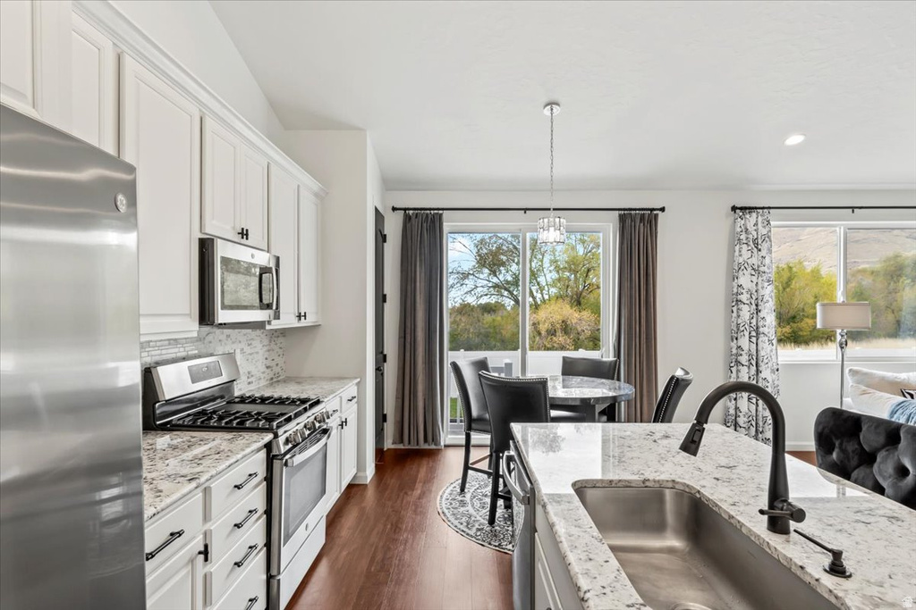 1887 E ROCK HOLLOW RD Lake Point, UT 84074