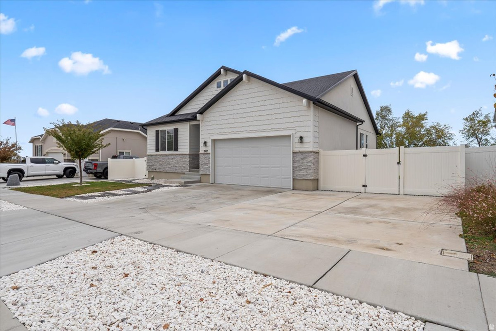 1887 E ROCK HOLLOW RD Lake Point, UT 84074