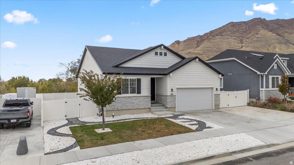 1887 E ROCK HOLLOW RD Lake Point, UT 84074