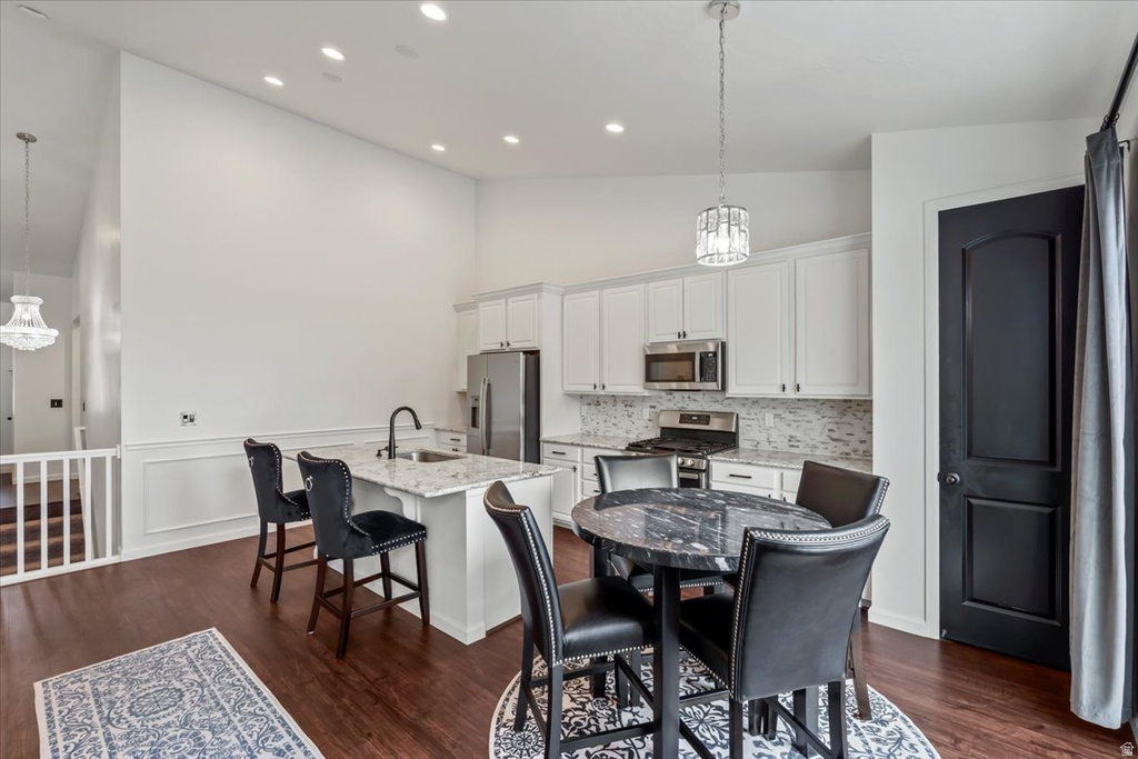 1887 E ROCK HOLLOW RD Lake Point, UT 84074