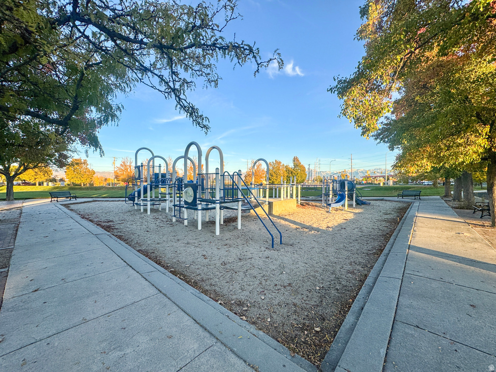 6111 W POWDERWOOD DR West Valley City, UT 84128