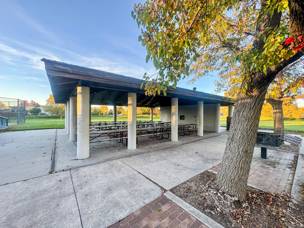 6111 W POWDERWOOD DR West Valley City, UT 84128