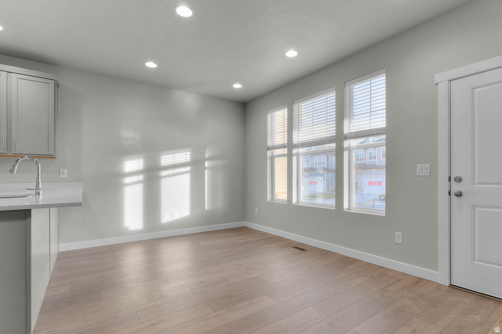 7802 W ALTA LN Magna, UT 84044