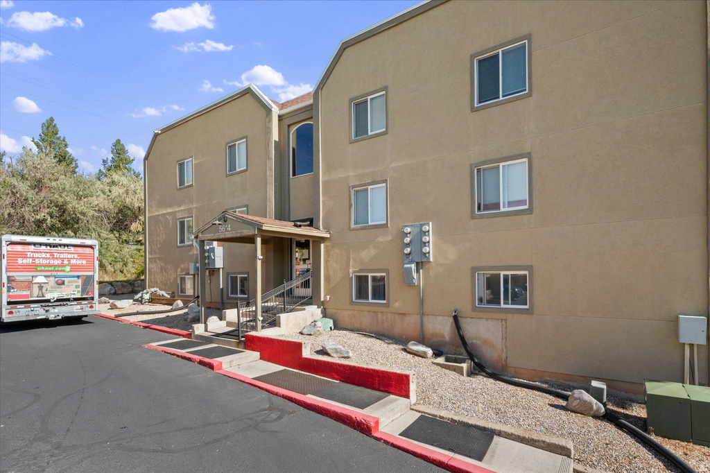 5614 MEADOW LN #212 South Ogden, UT 84403