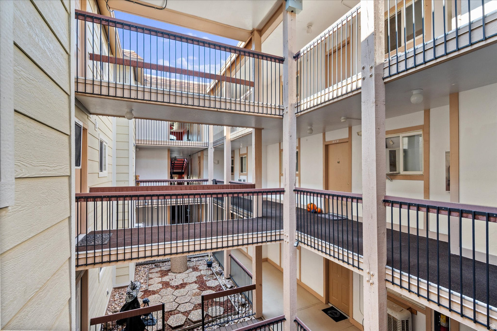 5614 MEADOW LN #212 South Ogden, UT 84403