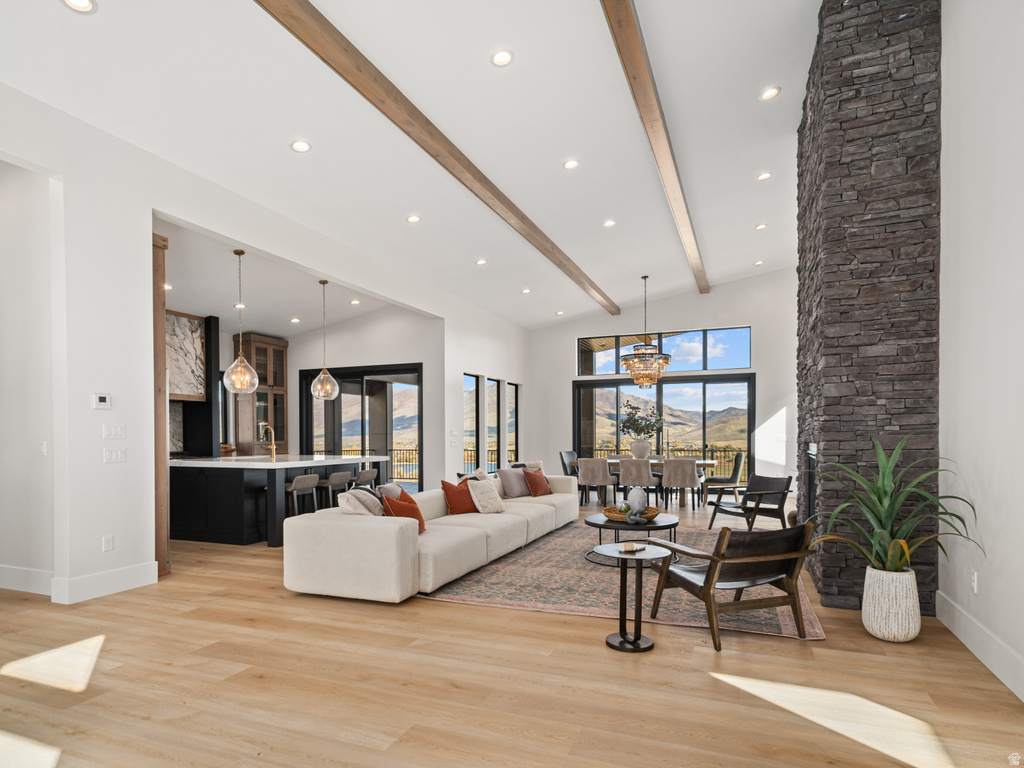 6858 E SUMMIT PEAK CIR Huntsville, UT 84317