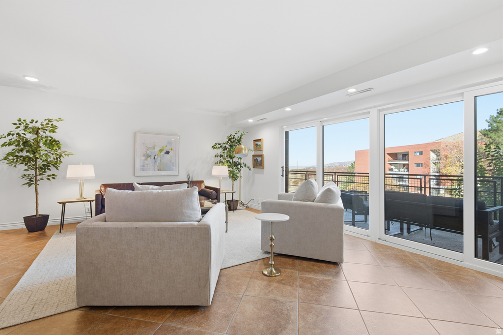 Photo 7 for MLS #2120256 at 900 S Donner Way #203