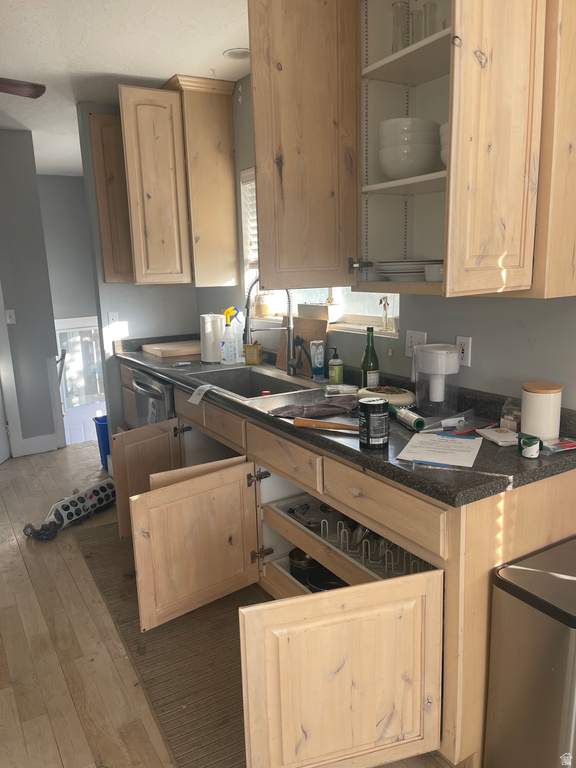 7961 S PIONEER ST Midvale, UT 84047