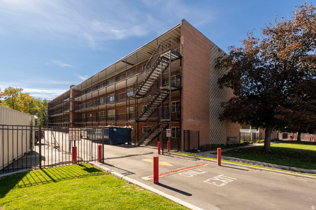 Photo 22 for MLS #2120299 at 256 E Helm Ave