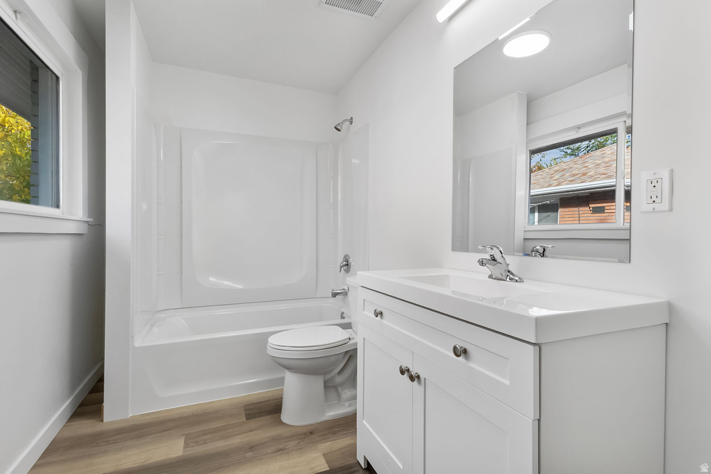 Photo 19 for MLS #2120313 at 143 E Hampton Ave