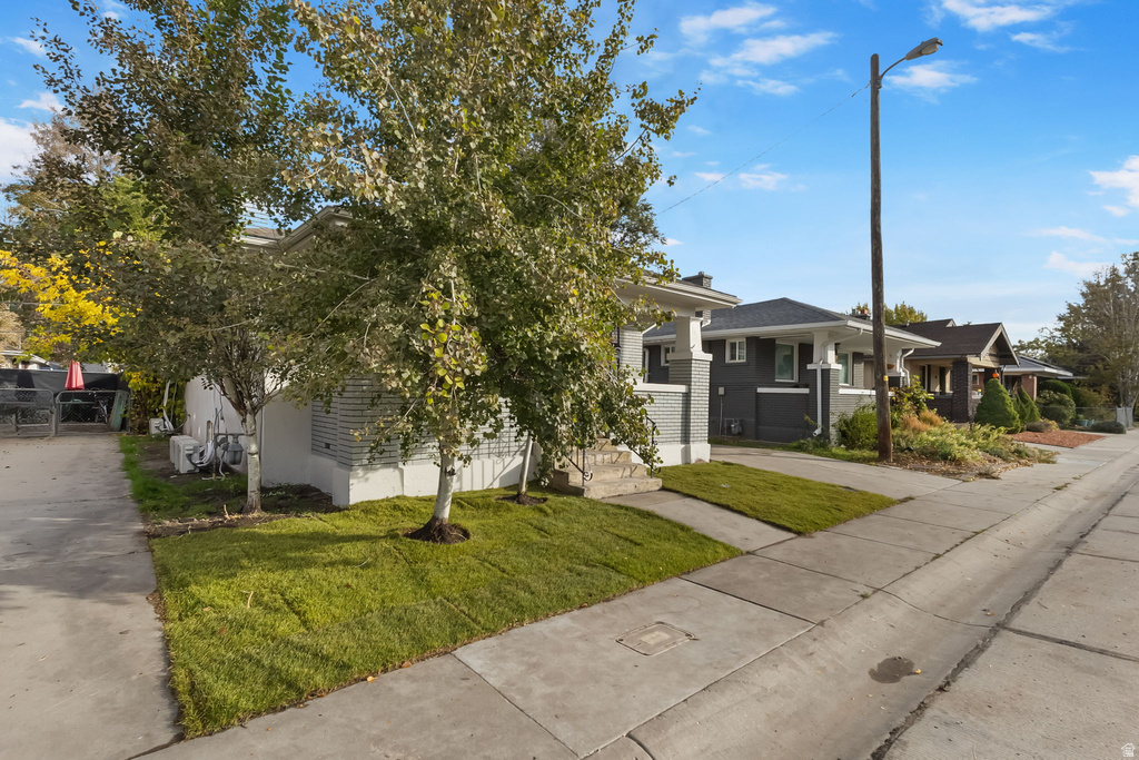 Photo 4 for MLS #2120313 at 143 E Hampton Ave