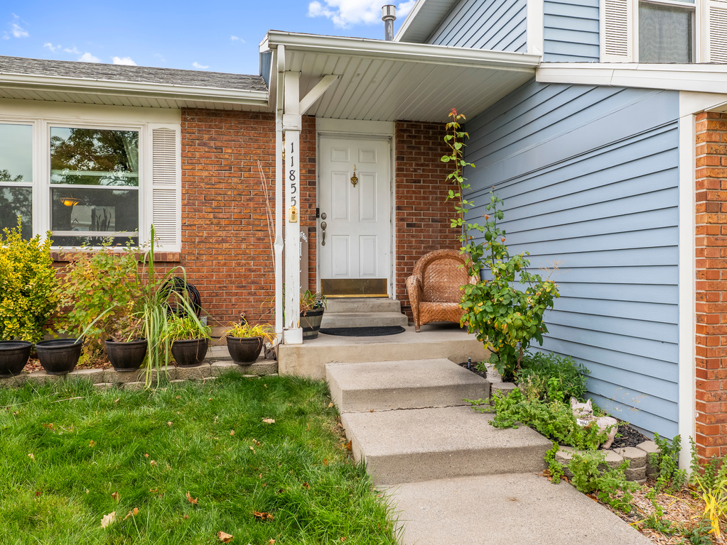 11855 S HIDDEN VALLEY DR Sandy, UT 84094