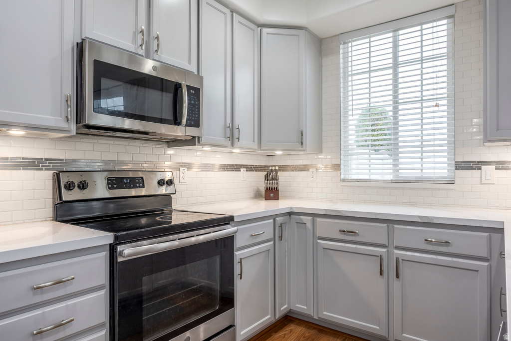 634 CANTERBURY LN North Salt Lake, UT 84054