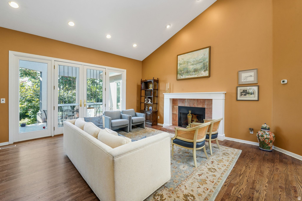 Photo 8 for MLS #2120372 at 2106 E Connor Park Cv