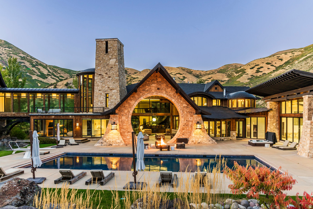 5618 E SOUTH FORK RD Provo, UT 84604