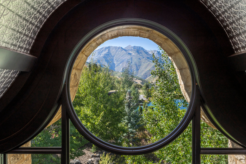 5618 E SOUTH FORK RD Provo, UT 84604