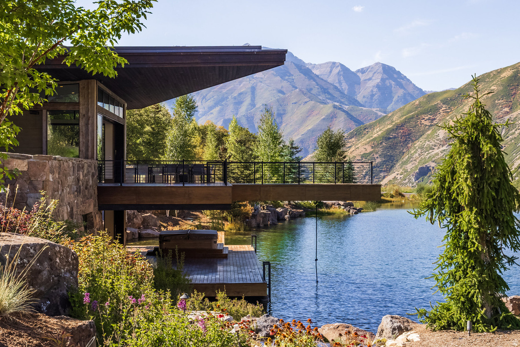 5618 E SOUTH FORK RD Provo, UT 84604