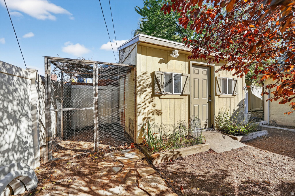 Photo 22 for MLS #2120393 at 1199 E Lorraine Dr