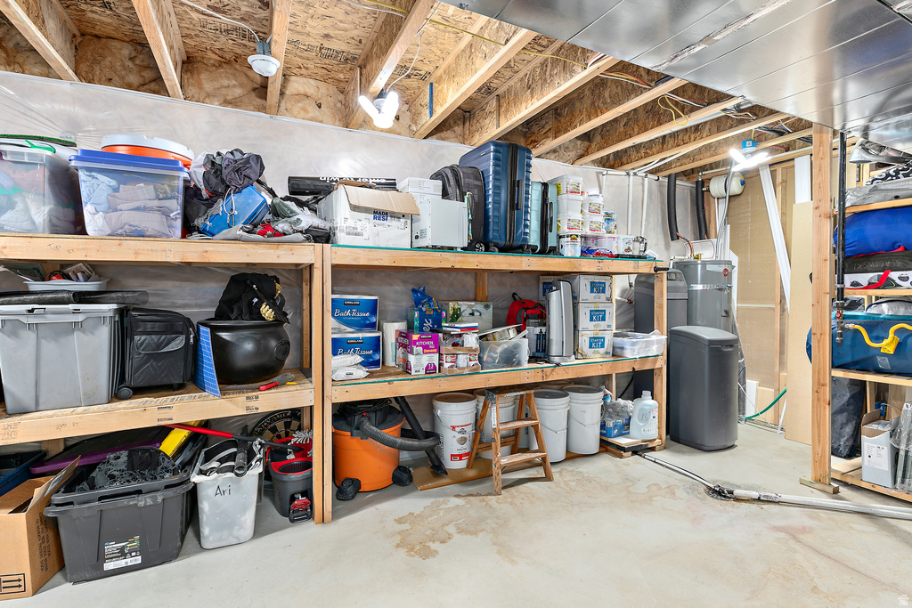 2443 E HITCHING POST DR Eagle Mountain, UT 84005