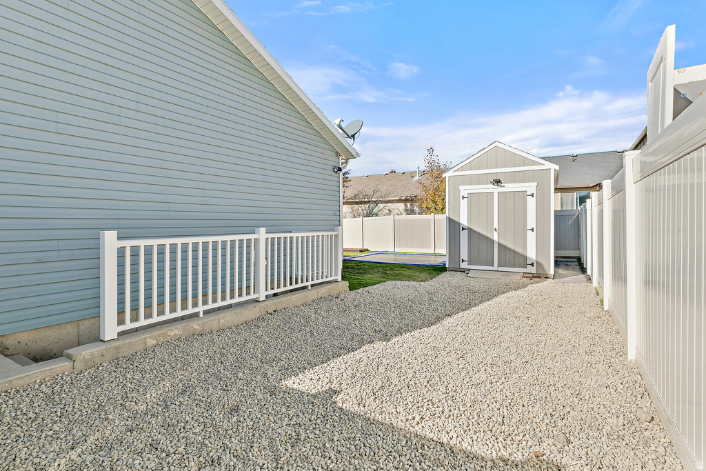 2443 E HITCHING POST DR Eagle Mountain, UT 84005