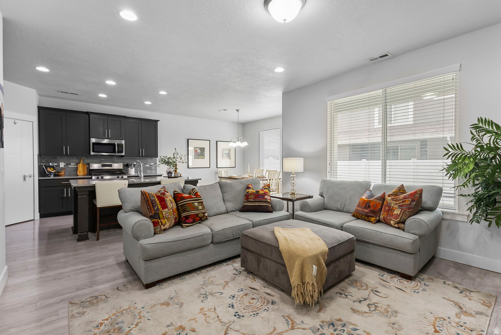 324 S 600 W Centerville, UT 84014