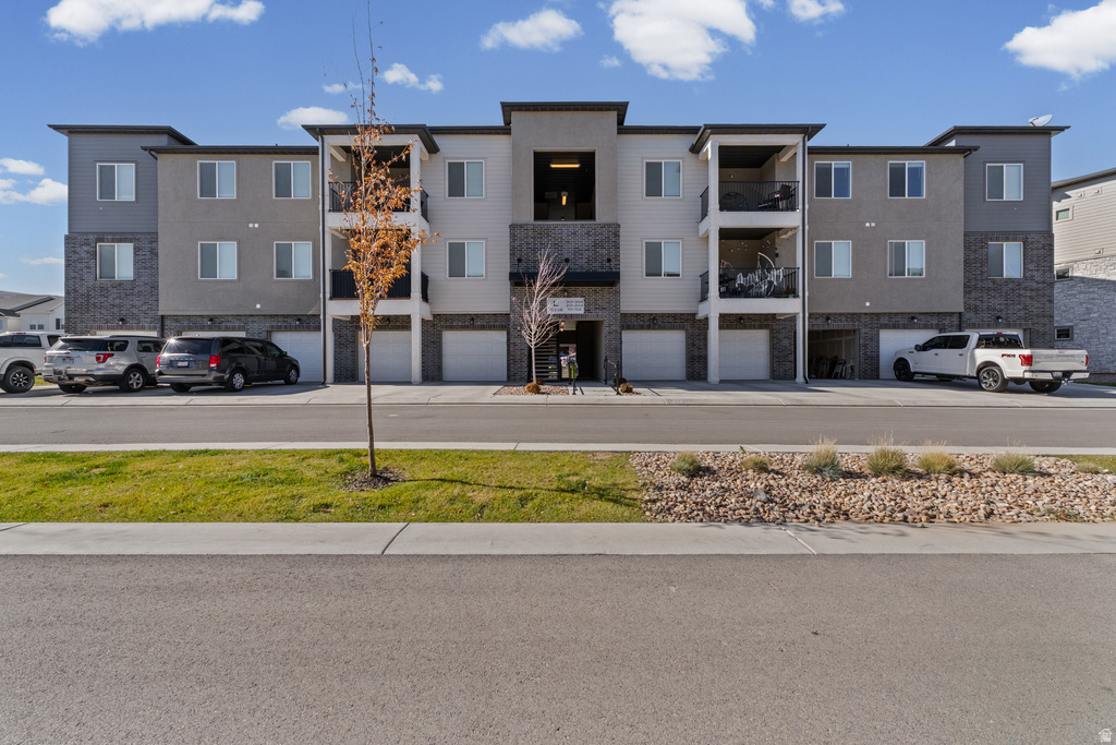 13528 S COMMODUS DR #202 Riverton, UT 84096